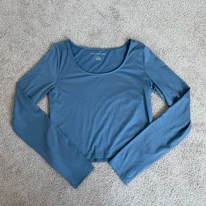COPY - AE long sleeve blue crop top
